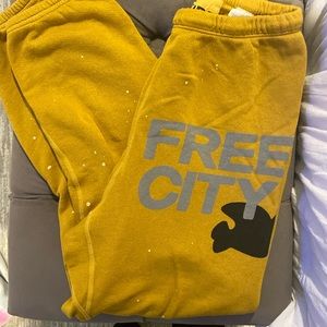 Free City mustard Size medium sweatpants